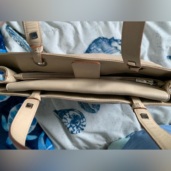 Salvatore Ferragamo Tan Tiered Nylon Grosgrain Shoulder Bag Authentic - Picture 8 of 13